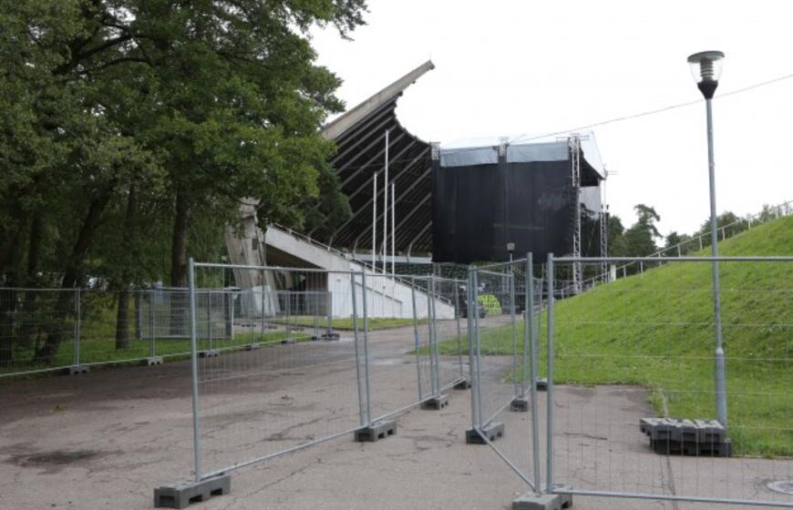 Ruošiama scena Džordanos Butkutės koncertui