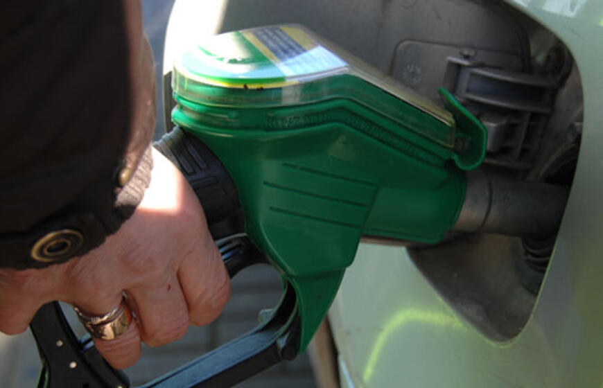 Lietuviai turėtų pastebėti pamažu krentančias kuro kainas