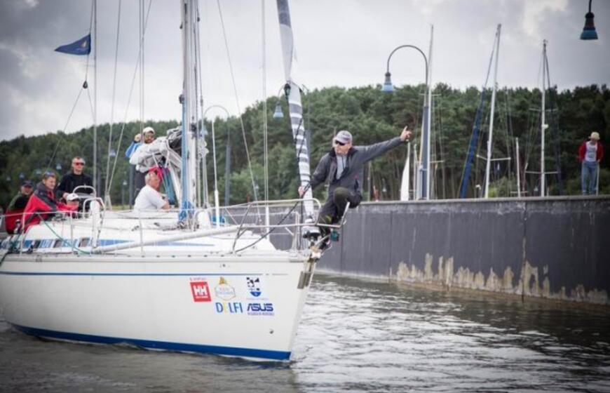 Pirmajame „Kuršių marių regatos“ etape – žmogus už borto