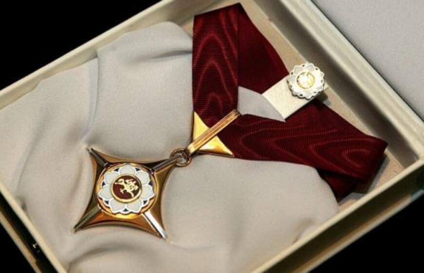 Auksinis scenos kryžius, teatras