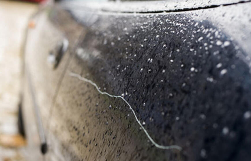 Klaipėdiečio automobilis subraižytas aštriu daiktu