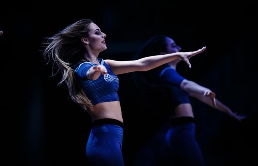 KU Leader dance šokėjos pakerėjo graikus