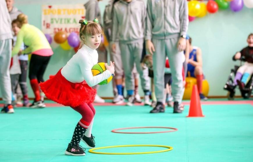 „Neptūnas“ tarptautinę Dauno sindromo dieną paminėjo šventėje su vaikais