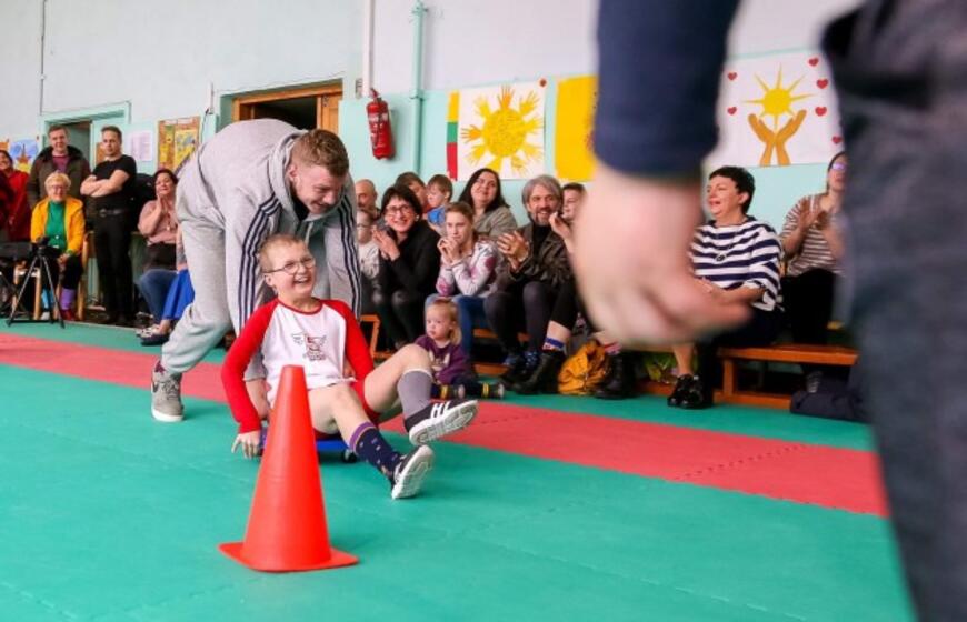 „Neptūnas“ tarptautinę Dauno sindromo dieną paminėjo šventėje su vaikais
