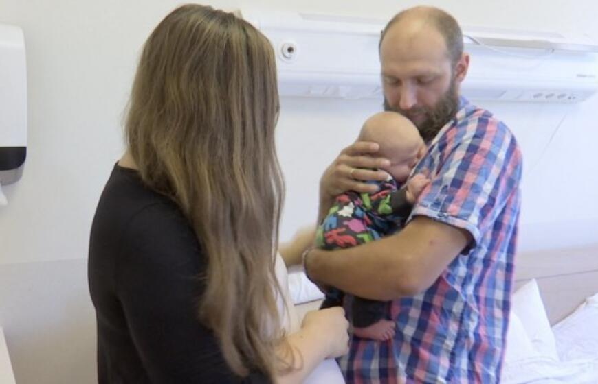 Tėvai parodė rekordinio svorio berniuką