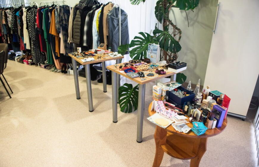 Klaipėdoje moteris pradžiugino akcija „Padovanok suknelę“