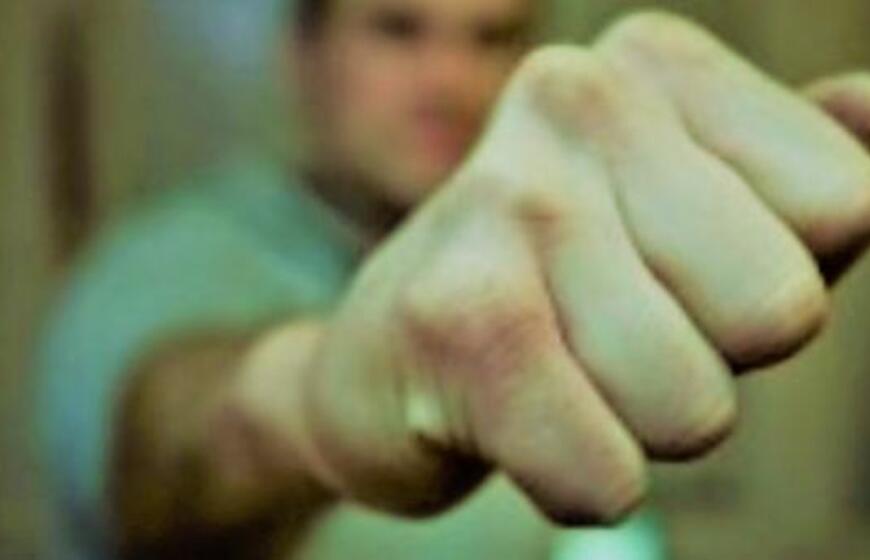 Kirgizijoje agresyvūs vyrai sumušė moterų eisenos dalyves, bet sulaikytos aktyvistės