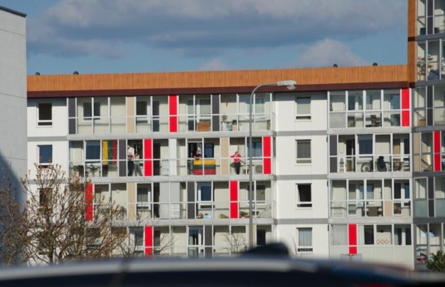 Nepakartojama - klaipėdiečiai uždainavo balkonuose