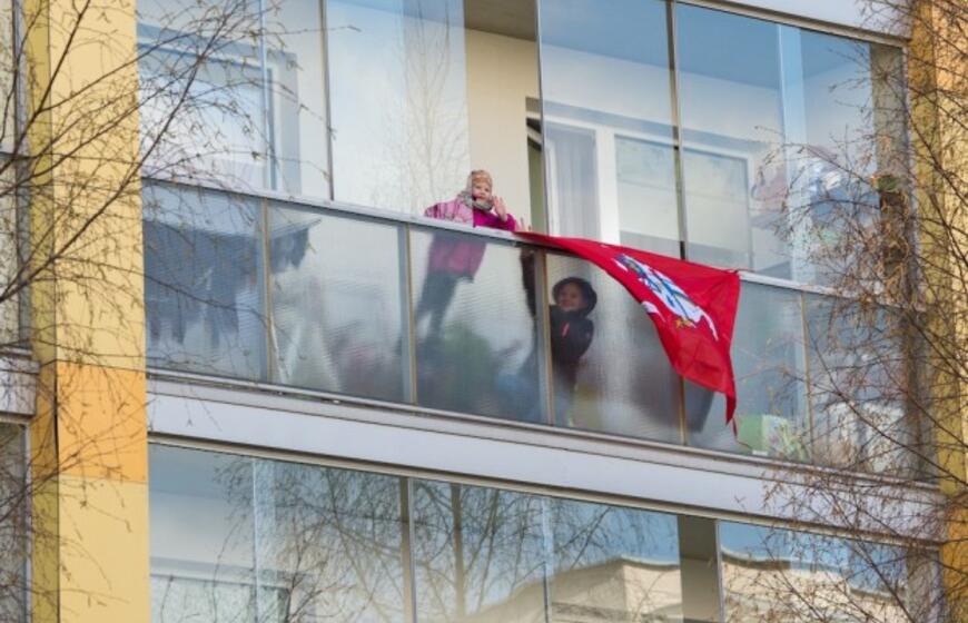 Nepakartojama - klaipėdiečiai uždainavo balkonuose