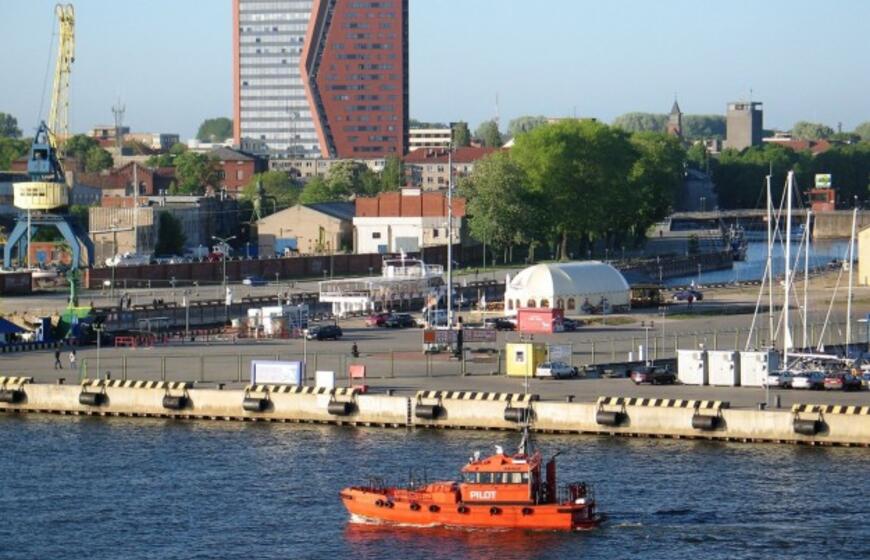 Klaipėdoje pandemijos banga locmanų nepaklupdė – laivus prie krantinių veda nuotoliniu būdu