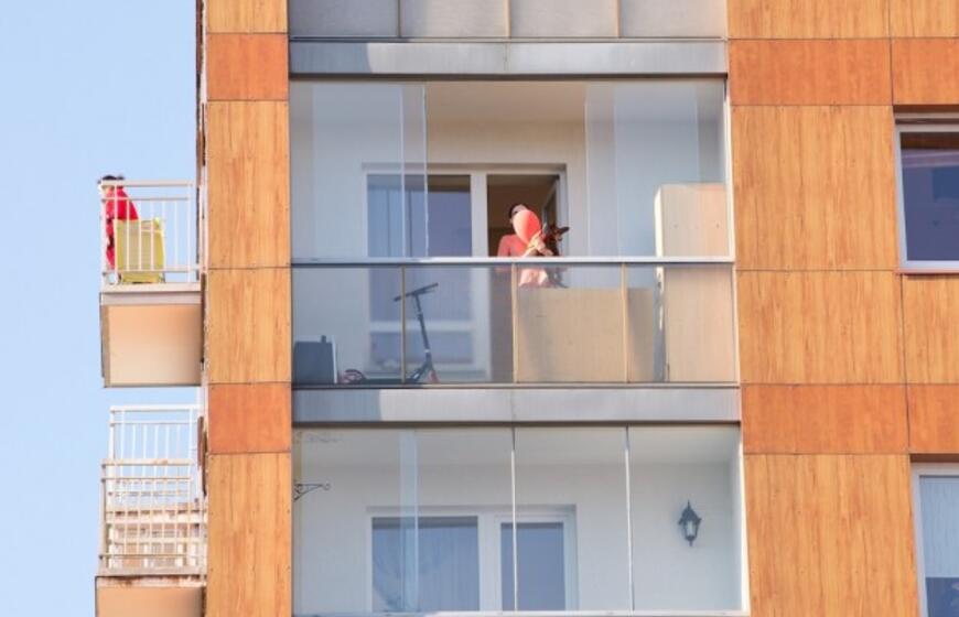 Nepakartojama - klaipėdiečiai uždainavo balkonuose