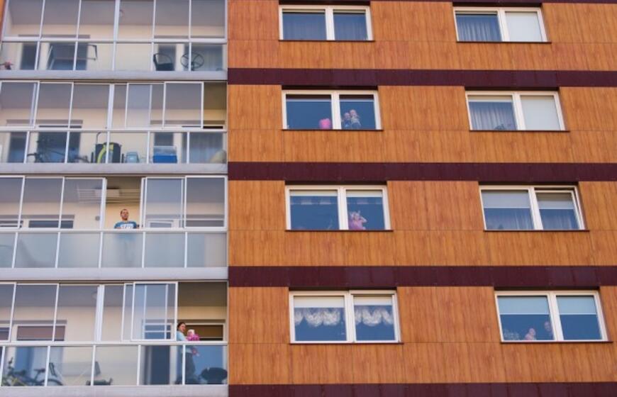 Nepakartojama - klaipėdiečiai uždainavo balkonuose