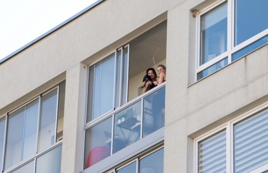 Nepakartojama - klaipėdiečiai uždainavo balkonuose