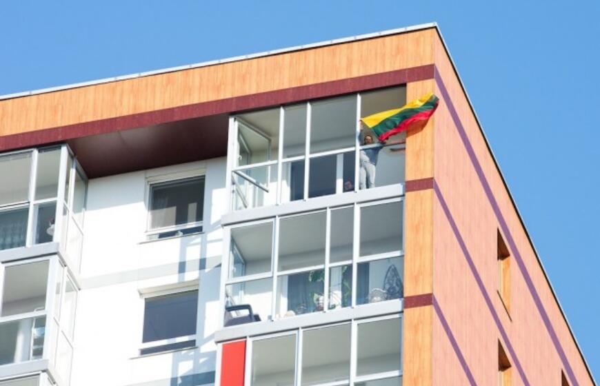 Nepakartojama - klaipėdiečiai uždainavo balkonuose