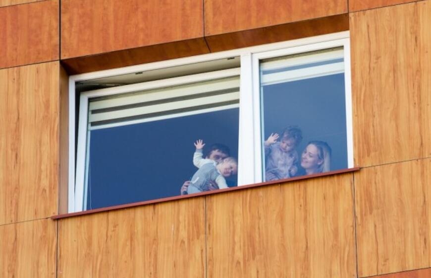 Nepakartojama - klaipėdiečiai uždainavo balkonuose