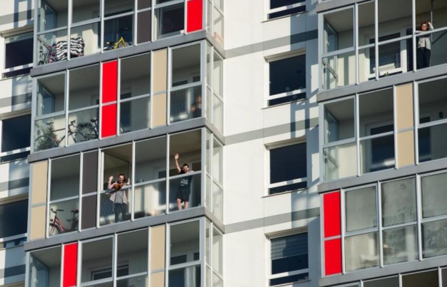 Nepakartojama - klaipėdiečiai uždainavo balkonuose