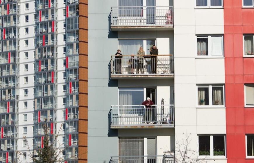 Nepakartojama - klaipėdiečiai uždainavo balkonuose