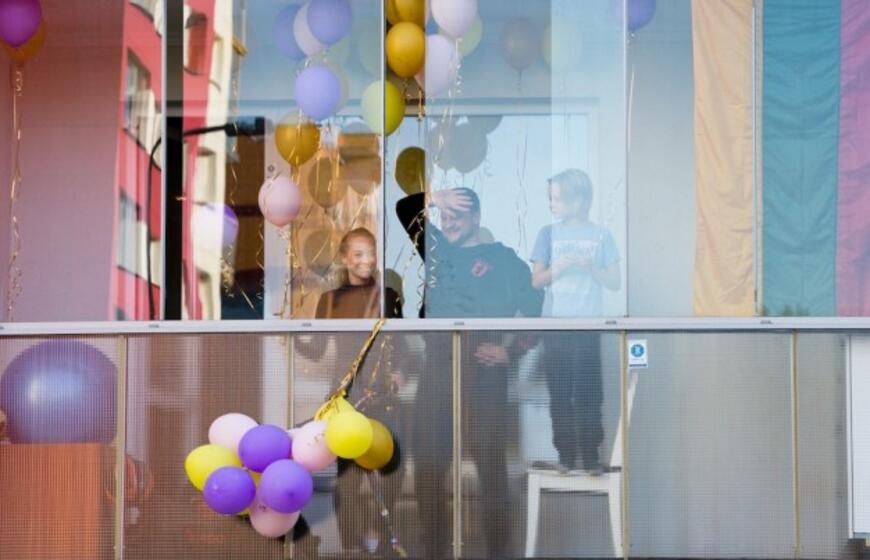 Nepakartojama - klaipėdiečiai uždainavo balkonuose