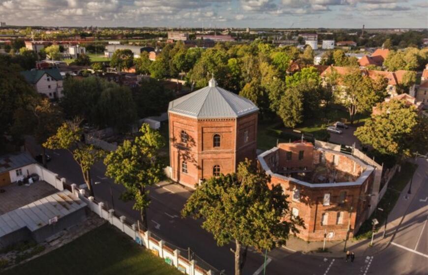 Verslininkas pasiryžo išvaikyti vaiduoklius iš niekam nerūpėjusių statinių Klaipėdos centre