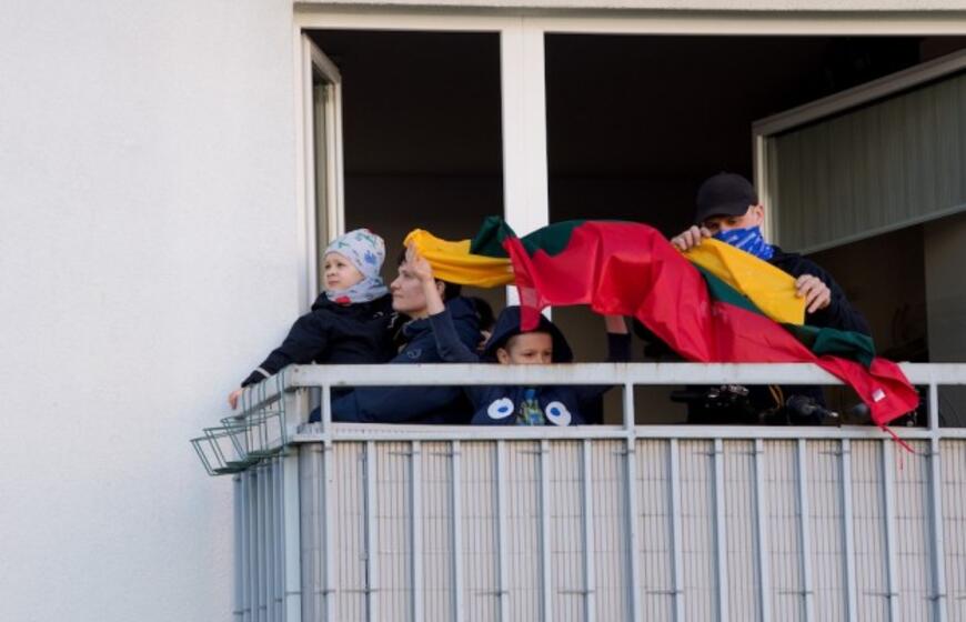 Nepakartojama - klaipėdiečiai uždainavo balkonuose