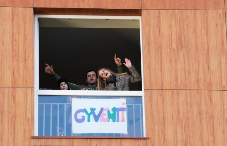 Nepakartojama - klaipėdiečiai uždainavo balkonuose