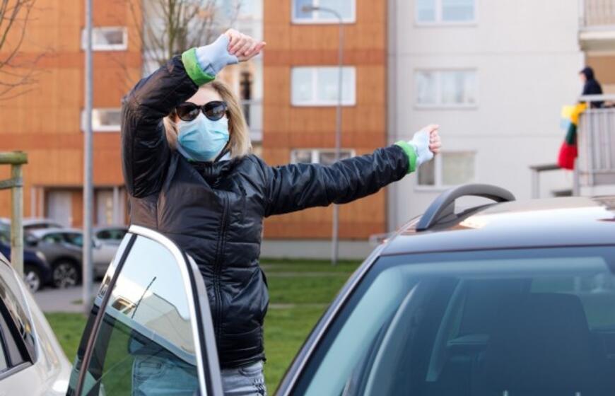 Nepakartojama - klaipėdiečiai uždainavo balkonuose