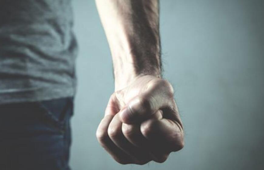 Bandymas sulaikyti vagis apsaugos darbuotojai baigėsi smūgiais ir sulaužytais akiniais