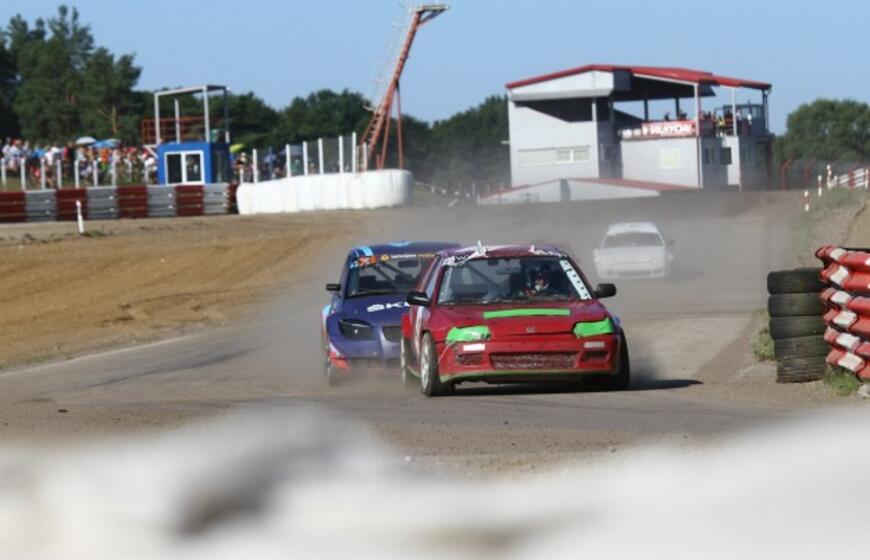 Vilkyčiuose finišavo dvi dienas trukusi ralio kroso fiesta