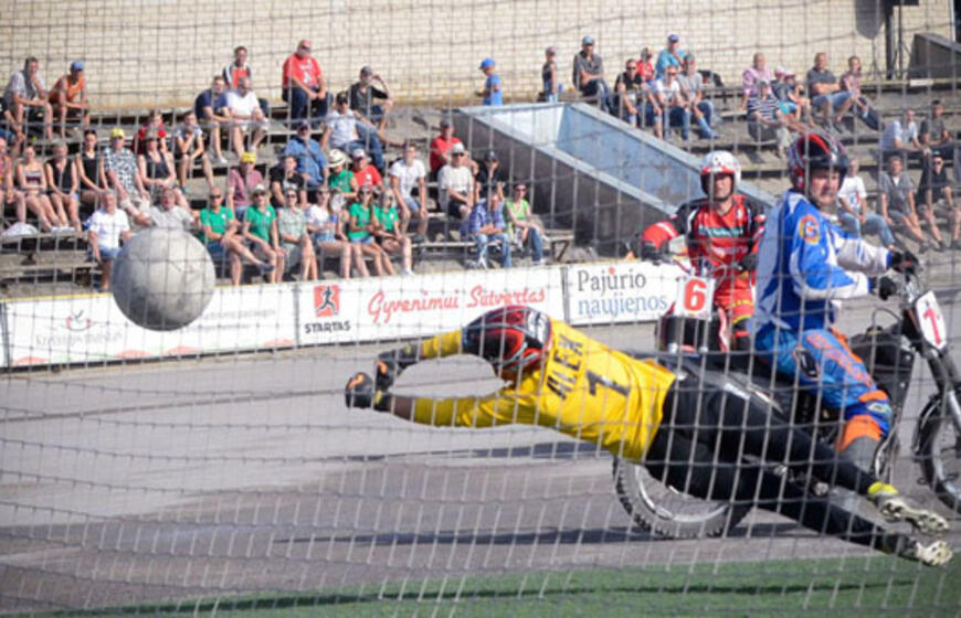 Motobolas - drąsos reikalaujantis sportas