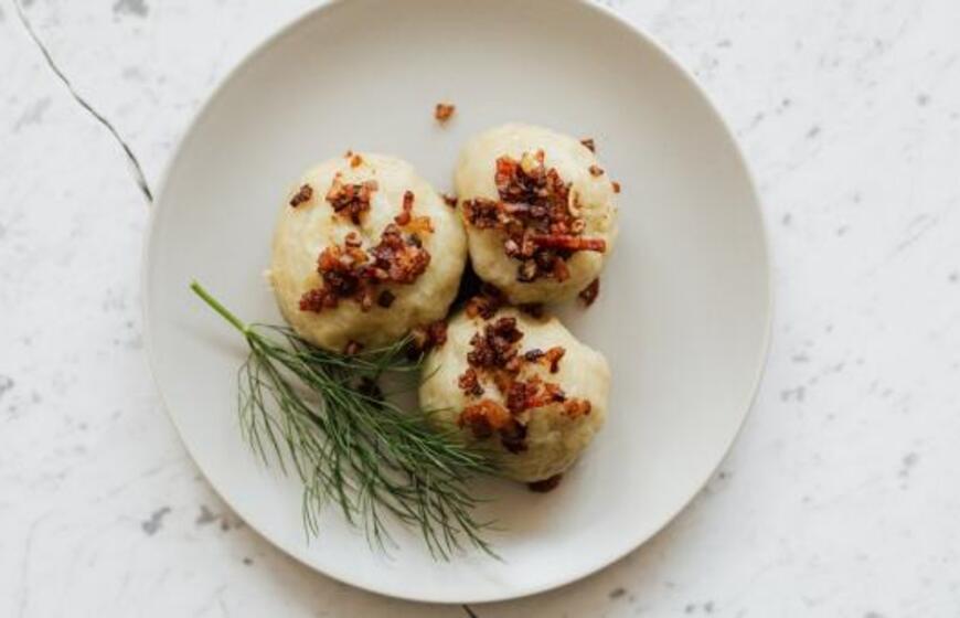 Cepelinai su trijų spalvų varškės įdaru