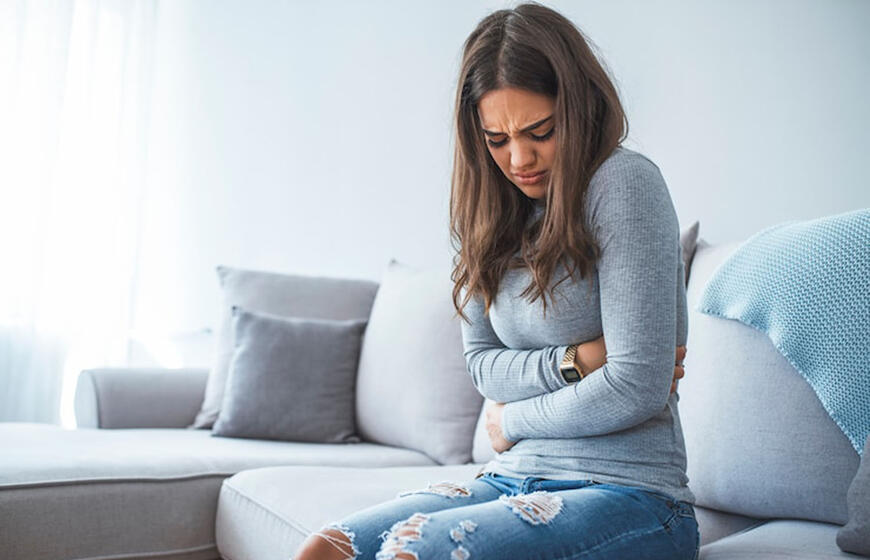 Geria sodą ir druską, o po to dejuoja dėl skrandžio problemų