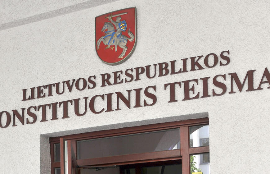 Pusšimtis Seimo narių bando gelbėti „čekiukų“ bylose įklimpusius politikus – kreipėsi į KT