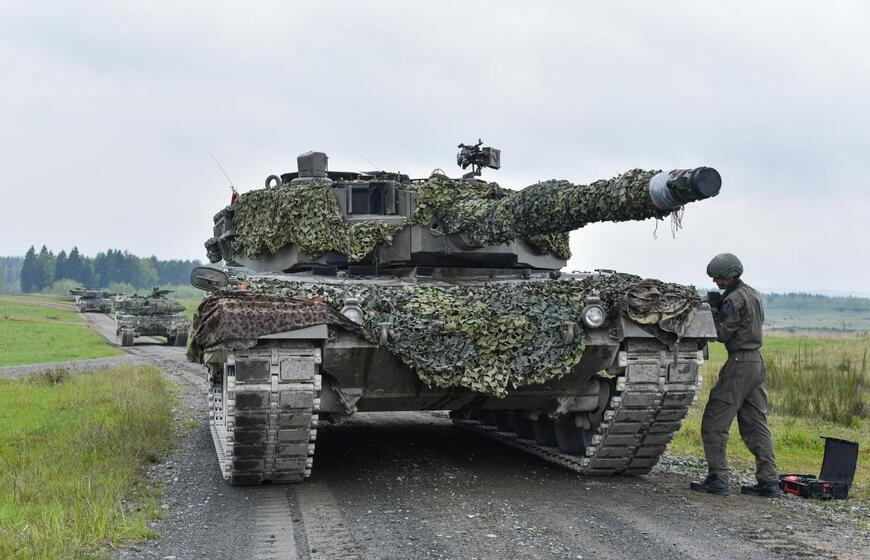 "Rheinmetall" gali tiekti Ukrainai 139 "Leopard" tankus