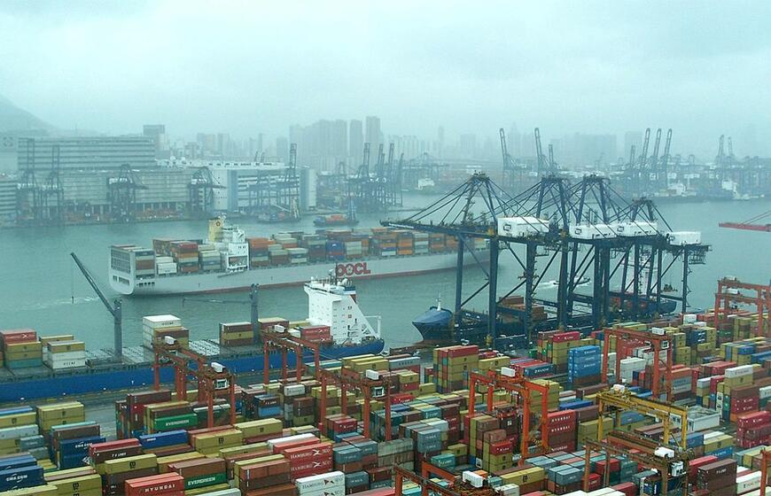 Didžiausia Kinijos logistikos bendrovė dėl sankcijų stabdo siuntas į Rusiją