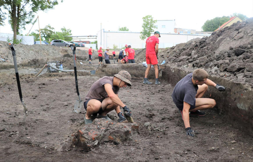Archeologai atkasė medinį lataką