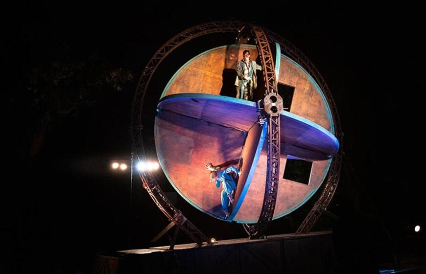 Spektaklis „Aukštyn kojom“