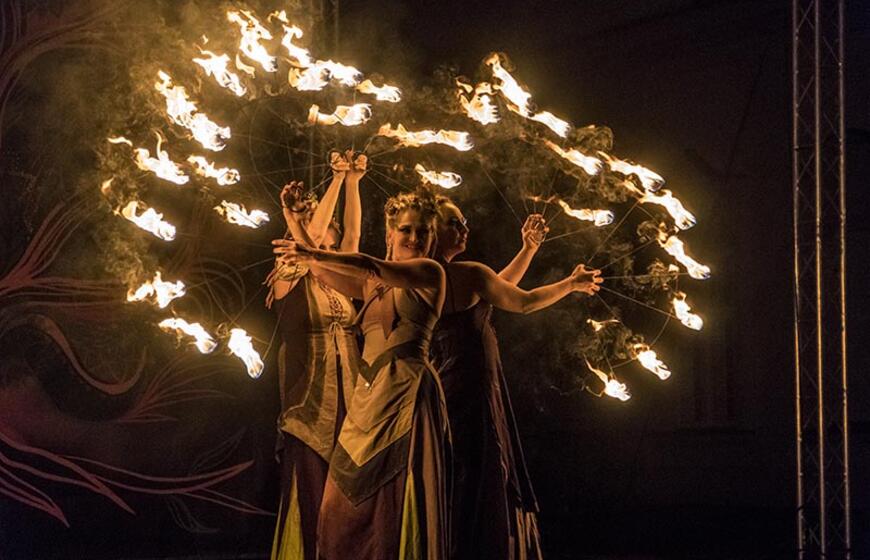 Teatras „Akt“ (Lenkija) džiugins ugningu pasirodymu „Aš liepsnoju“.
