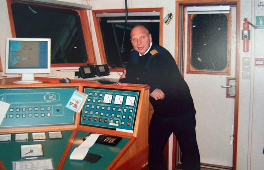 KAPITONAS. 2024-aisiais sukaks 20 metų, kai Gintautas Libikas tapo kapitonu. Per 32 darbo jūroje metus žmones jūroje gelbėti jam teko pirmą kartą. „Neduok Dieve“, - sako jis. Asmeninio archyvo nuotr.