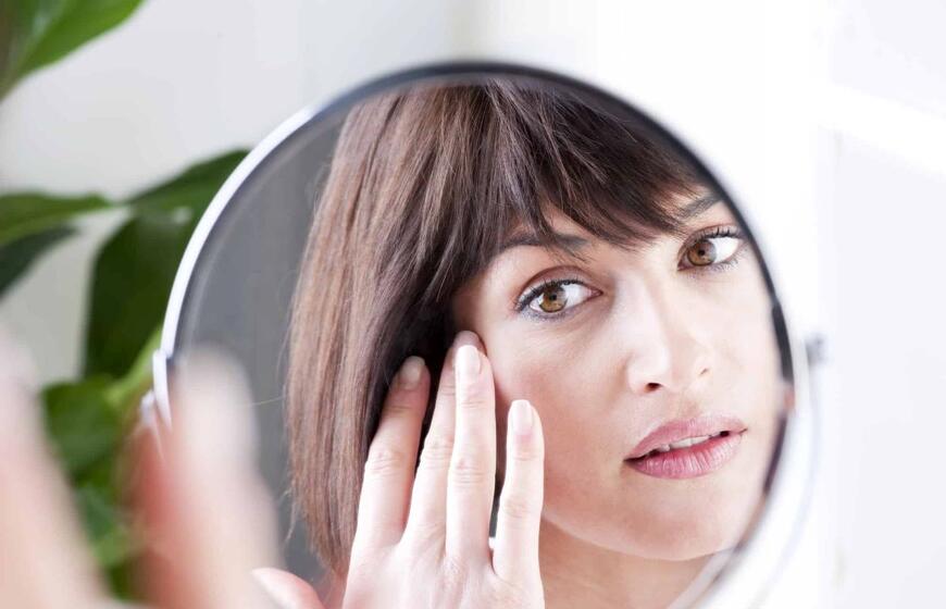 Moterys bus sužavėtos: pigi priemonė, kuri šalina veido raukšles