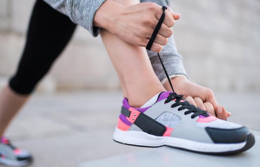 Kodėl dėvimi sportbačiai paliekami šaldiklyje