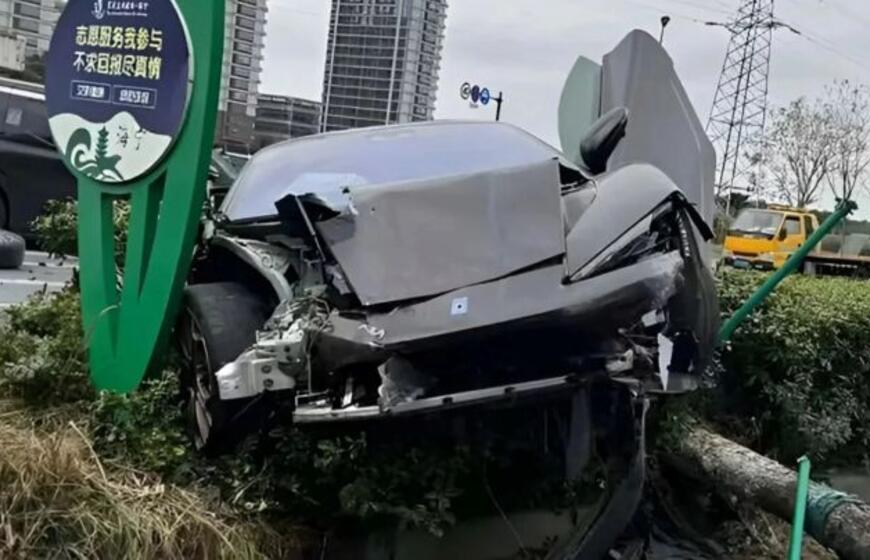 BYD Yangwang U9 nuvažiavo nuo kelio