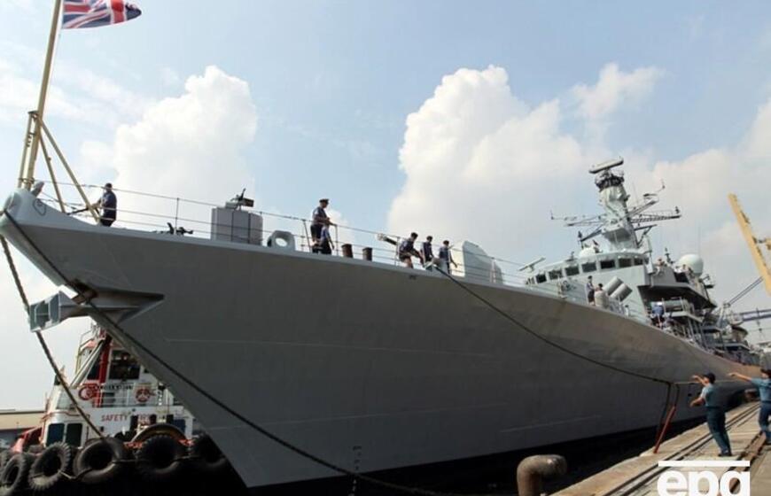 Didžioji Britanija ir Prancūzija varžosi dėl sutarties dėl karinių laivų tiekimo Danijai