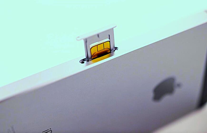 „iPhone 18 Pro“ neteks SIM lizdo dėl didesnės talpos akumuliatoriaus