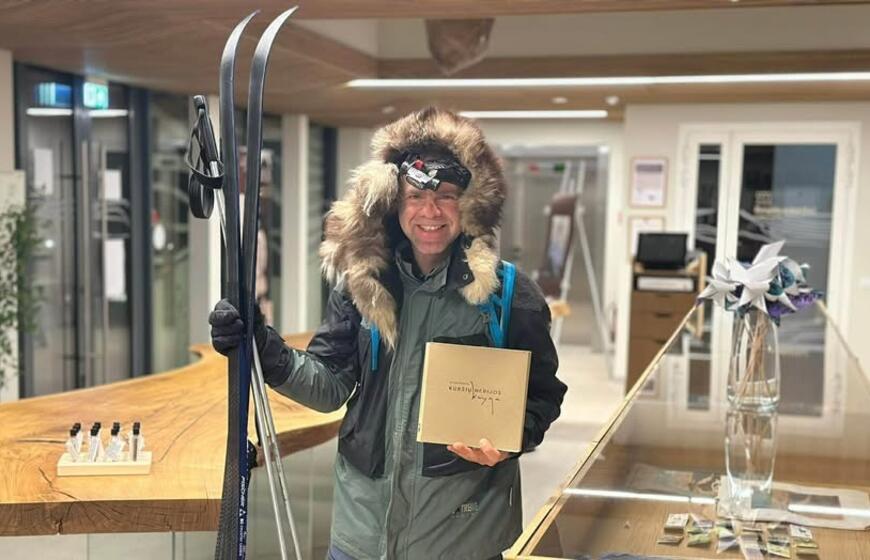 Šis drąsus žmogus į Juodkrantėje vykusį knygos pristatymą atvyko slidėmis