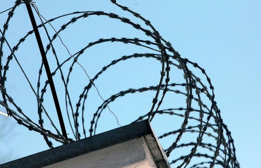 Spygliuota viela kalėjime