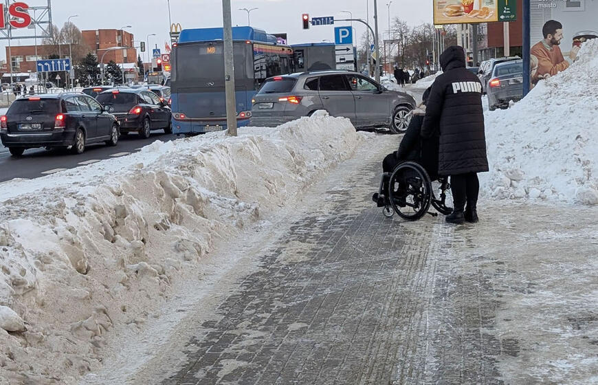 judėjimo negalią turinčių žmonių viešose Klaipėdos vietose sumažėjo