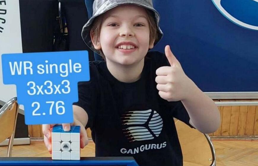 Devynerių metų Teodoras Zaideris pagerino Rubiko kubo surinkimo pasaulio rekordą