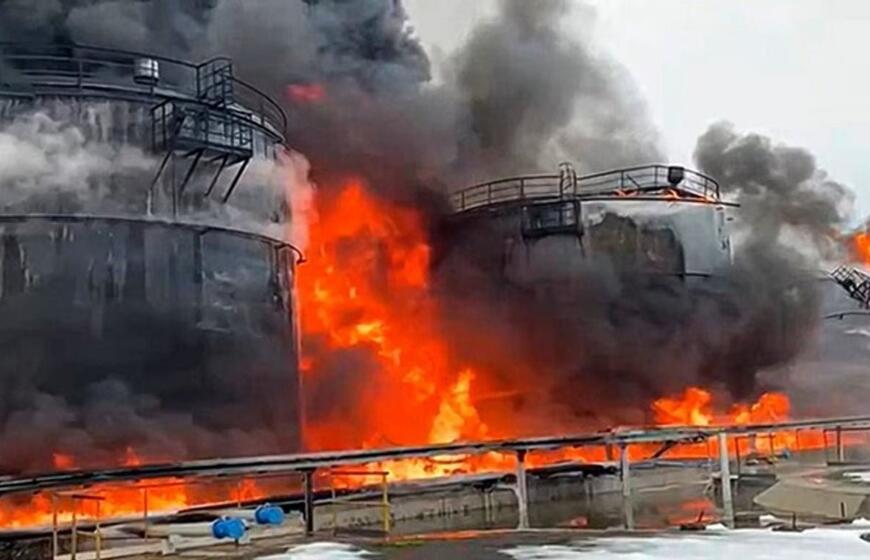 Gaisras naftos saugykloje