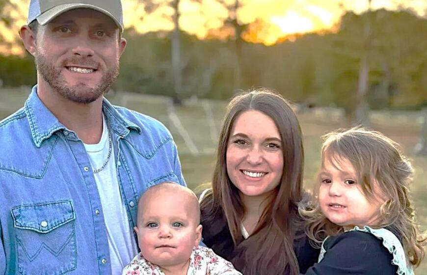 Samantha Polk kartu su vyru Joshu ir dviem dukromis