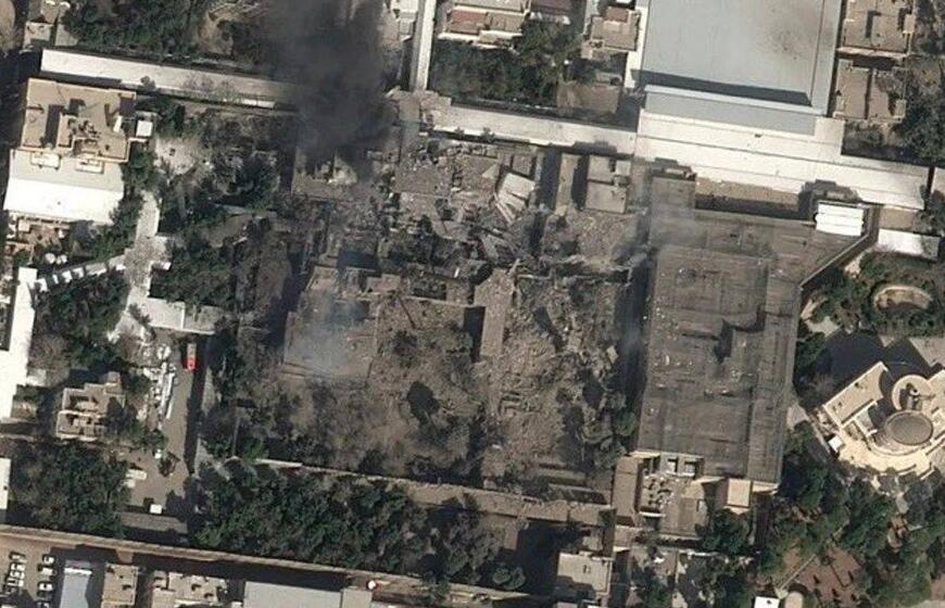 Palydovinėse nuotraukose matyti sunaikinti Khamenei rezidencijos pastatai